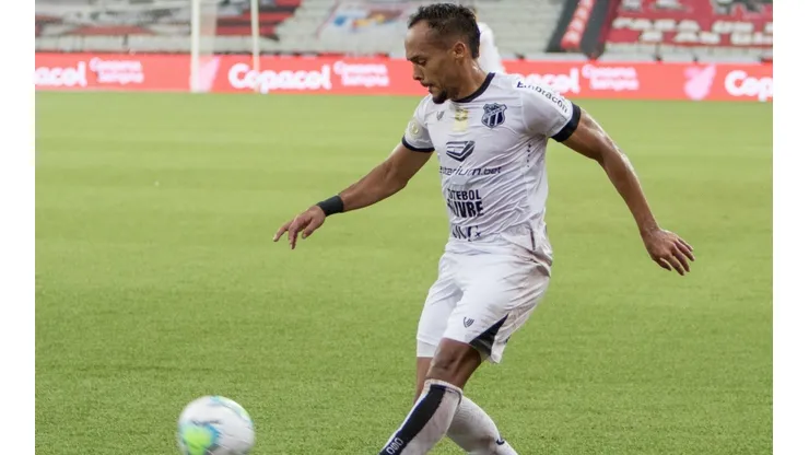 Troca de B. Pacheco por Lindoso, do Inter, é ventilada nas redes sociais