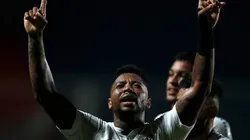 Marinho comemora gol de pênalti (Foto: Getty Images)