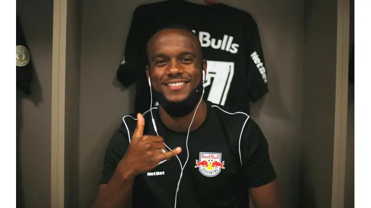 Helinho pode voltar ao Brasil como "rival" do São Paulo.