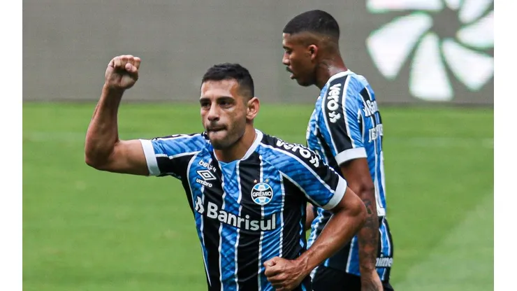 Atacante falou sobre o estilo de jogo do companheiro - Foto: Fernando Alves/AGIF.