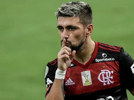 Sormani corneta Arrascaeta e recebe invertida de peso: "63kg de alcatra limpinha"