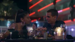 Miguel Herran em cena de "Até o Céu", novo filme da Netflix