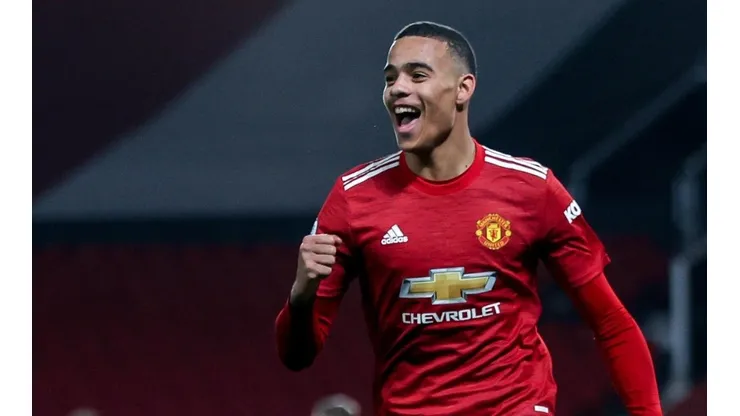 Manchester United vira sobre Brighton e mantém vice na Premier