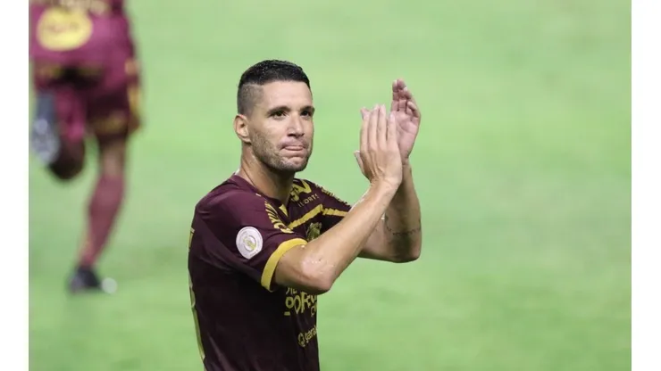 Thiago Neves 'desdenha' da Copa do Nordeste e irrita torcida do Sport