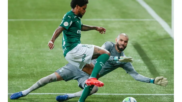 Goleiro não está mais vinculado ao Grêmio - Foto: Marcello Zambrana/AGIF.
