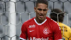 Guerrero pode começar como opção no banco - Foto: Marcello Zambrana/AGIF.