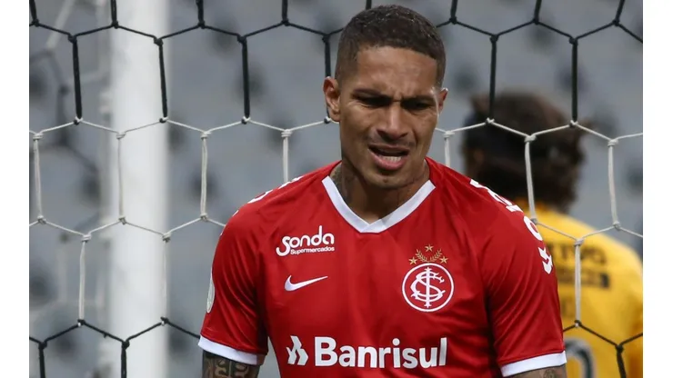 Guerrero pode começar como opção no banco - Foto: Marcello Zambrana/AGIF.