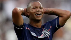 Santos busca renovação de contrato com Carlos Sánchez, mas impõe condições