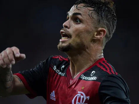 Torcida do Fla "oferece" Michael e Vitinho em troca por meio-campista do Grêmio