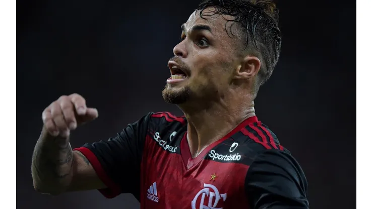 Torcida do Fla parece não estar feliz com o desempenho de Michael - Foto: Thiago Ribeiro/AGIF.