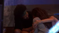 João Luiz consola Camilla de Lucas no BBB 21