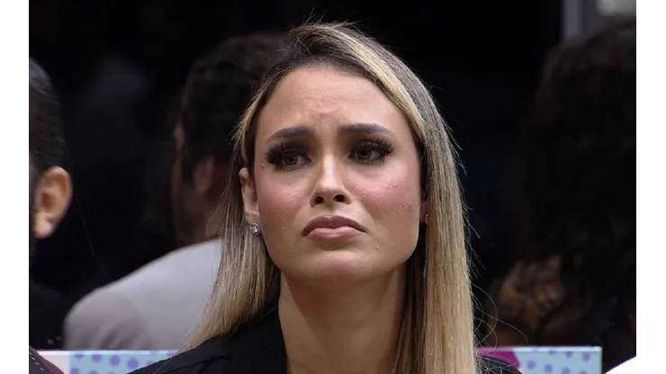 Sarah acabou eliminada do BBB 21 após perder favoritismo