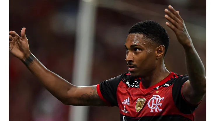 Vitinho foi citado pelos torcedores como moeda de troca - Foto: Thiago Ribeiro/AGIF.
