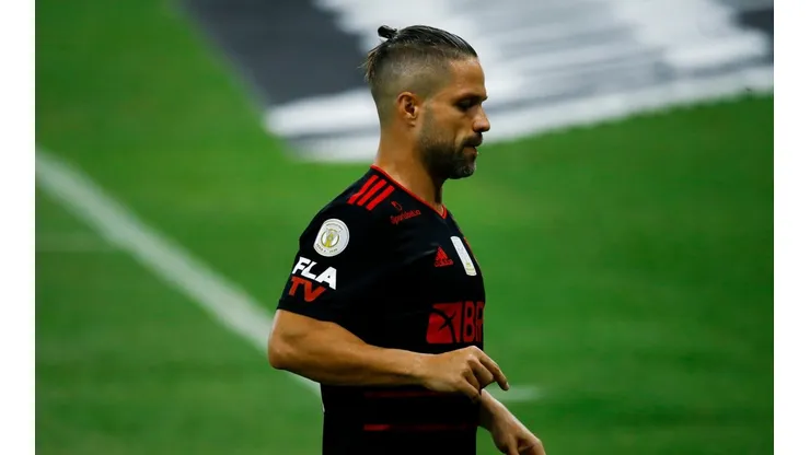 Camisa 10 concedeu entrevista coletiva na tarde de hoje (Foto: Getty Images)