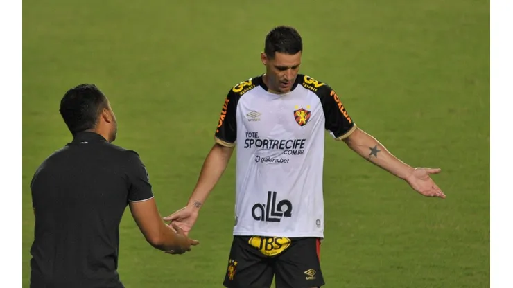 Thiago Neves lamenta críticas "injustas" da torcida do Sport