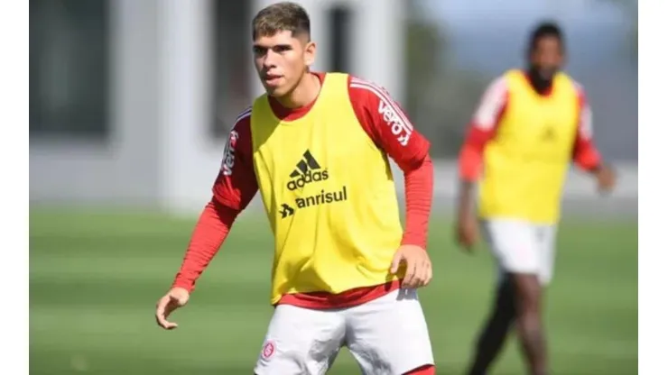 Internacional confirma estreia de Palacios na quarta-feira após registro no BID da CBF