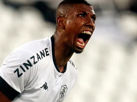 Botafogo mexe em contrato de Kanu e salário é exposto: "Diretoria dobrou e dentro do teto"