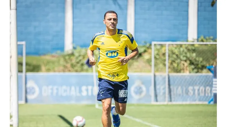 Sérgio Rodrigues apostou em cuidados extracampo e em polivalência de Rômulo para repatriar o jogador