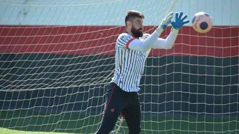 Fernando Miguel desabafa sobre o Vasco na apresentação pelo Atlético-GO
