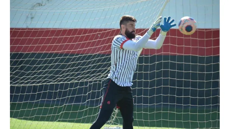 Fernando Miguel desabafa sobre o Vasco na apresentação pelo Atlético-GO