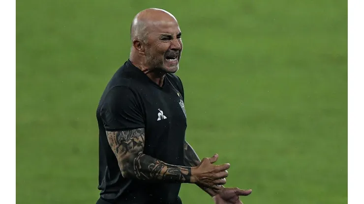 Atacante não chegou a ganhar muitas oportunidades com Sampaoli - Foto: Thiago Ribeiro/AGIF.