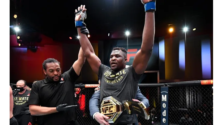 Camaronês é o novo campeão dos pesados (Foto: Getty Images)