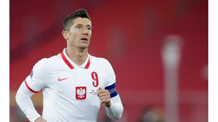 Lewandowski desfalca Polônia contra a Inglaterra pelas eliminatórias europeias
