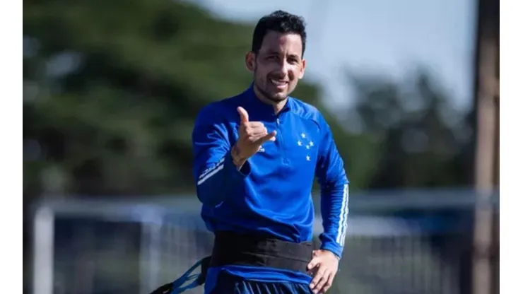 Cruzeiro: Ariel Cabral faz exames para retornar aos treinos