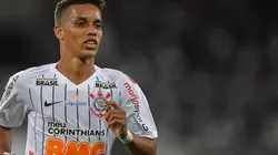 Pedrinho foi vendido por boa quantia ao Benfica - Foto: Thiago Ribeiro/AGIF.