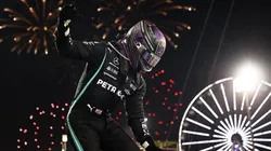Lewis Hamilton comemora vitória no GP do Bahrein de Fórmula 1