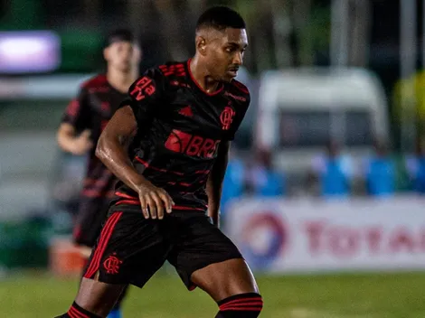 Vitinho justifica tropeço do Rubro-Negro: "A bola não quis entrar"