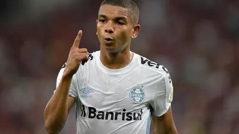 David Braz pode ser negociado pelo Tricolor - Foto: Thiago Ribeiro/AGIF.