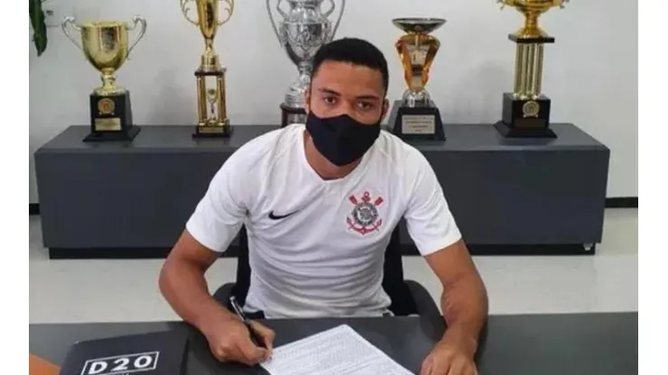 Corinthians compra volante Luis Mandaca em definitivo