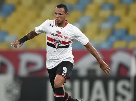 Ídolo do São Paulo, Luis Fabiano é internado em hospital com Covid-19