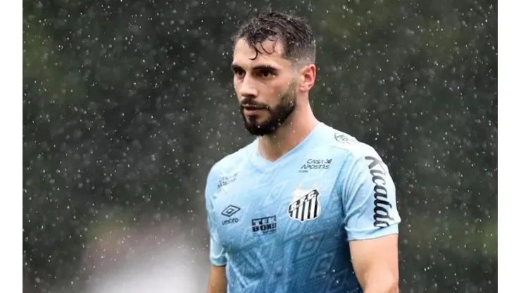 Chapecoense está perto de contratar zagueiro Laércio, do Santos