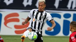 Vargas não está com tanta moral com os torcedores - Foto: Alessandra Torres/AGIF.