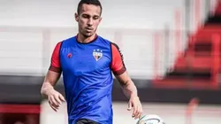 Athletico Paranaense anuncia renovação com lateral esquerdo Nicolas até 2023