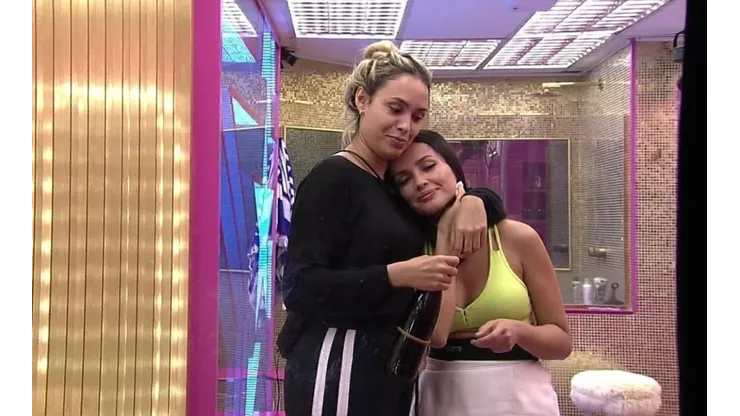 Sarah (na foto, com Juliette) tem dado declarações polêmicas no BBB 21