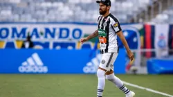 Atacante entrando em campo na partida diante do Cruzeiro (Foto: Reprodução/Twitter/Mineirão)