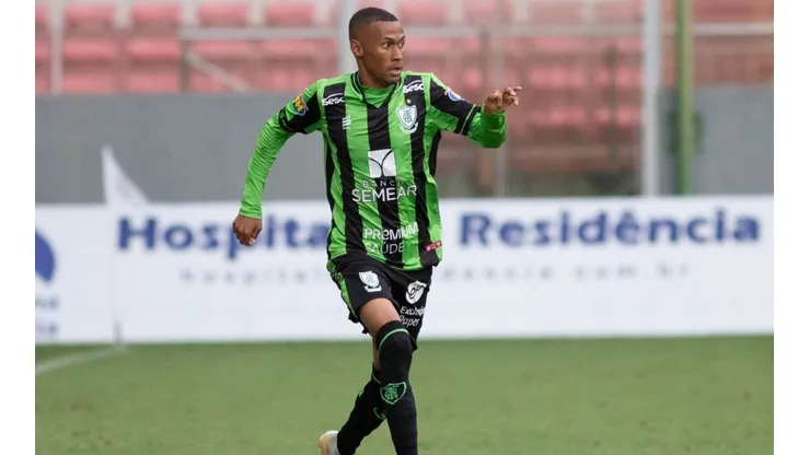 Especulado no Palmeiras, Ademir ficou fora de lista de relacionados do América-MG