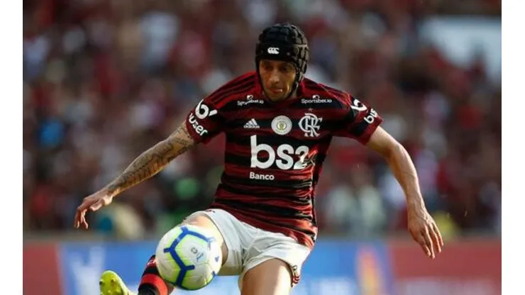 Rafinha em campo pelo Flamengo. (Foto: Getty Images)