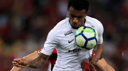 Paulo Roberto em ação pelo Corinthians (Foto: Getty Images)