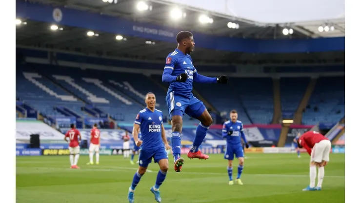 Manchester United é surpreendido e cai para o Leicester