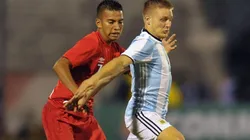 Távara (esq) pode reforçar o Inter - Foto: Getty Images.