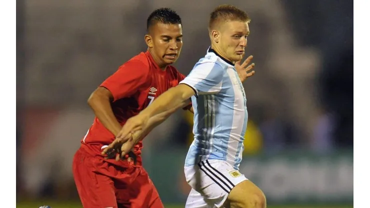 Távara (esq) pode reforçar o Inter - Foto: Getty Images.