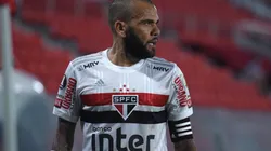 Daniel Alves respondeu a perguntas de torcedores (Foto: Getty Images)