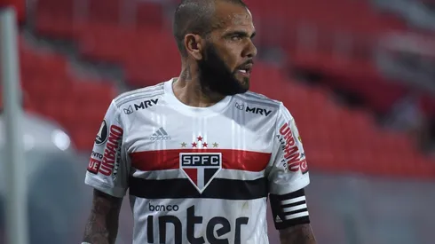 Daniel Alves respondeu a perguntas de torcedores (Foto: Getty Images)