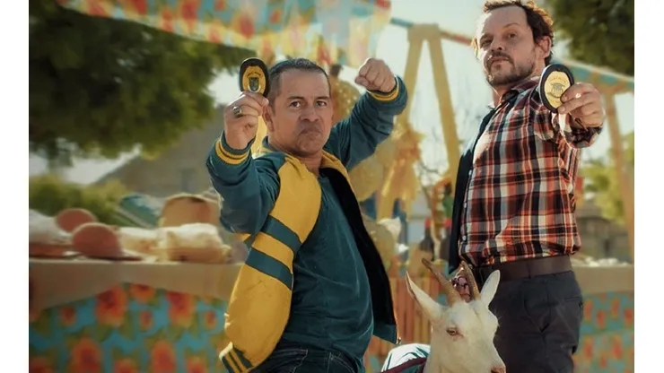 Edmilson Junior e Matheus Natchergaele em cena de "Cabras da Peste"