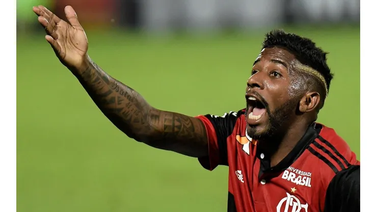 Jogador atuou com Filipe Luís pelo Fla - Foto: Thiago Ribeiro/AGIF.