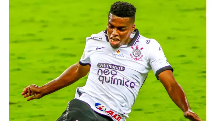 Jemerson marca o gol que vai dando a vitória ao Corinthians (Foto: Getty Images)